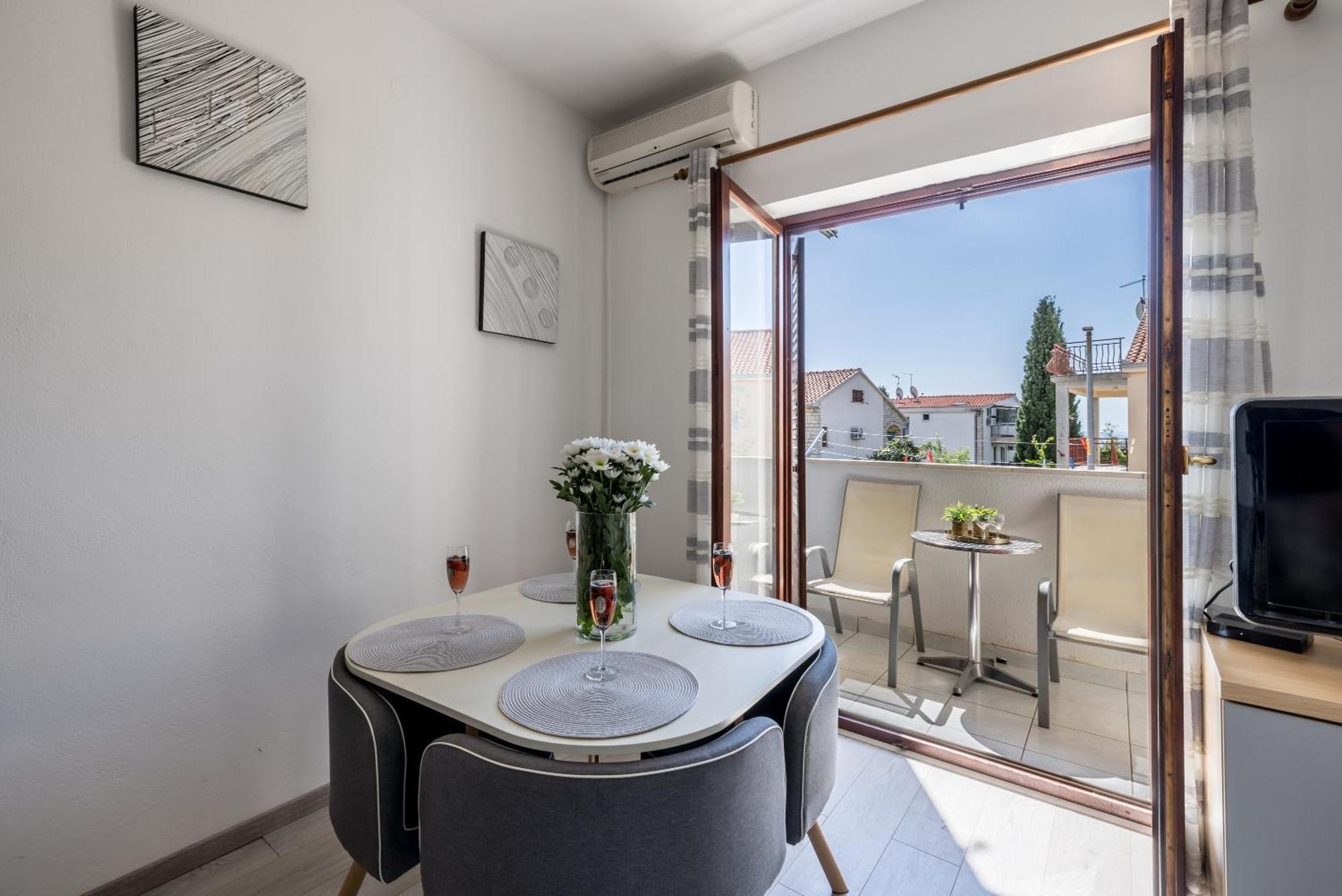 טרוגיר Holiday Home Krishto מראה חיצוני תמונה